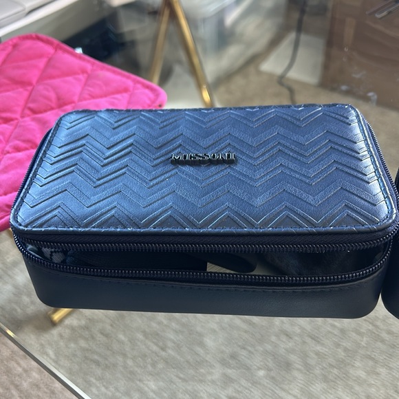 New Missoni Delta One Amenity Kit - Picture 4 of 4